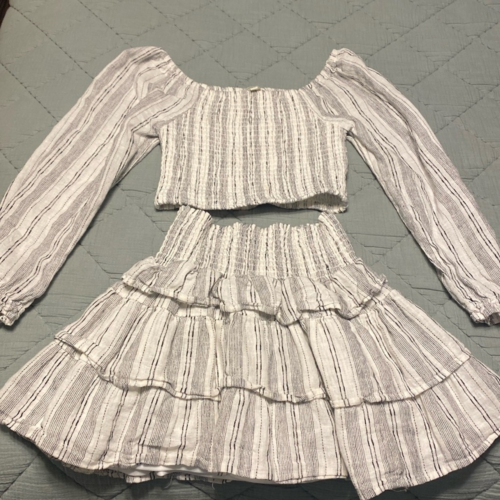 Like New 2 Piece Skirt Set Chelsea & Violet Girls Size M Black and White